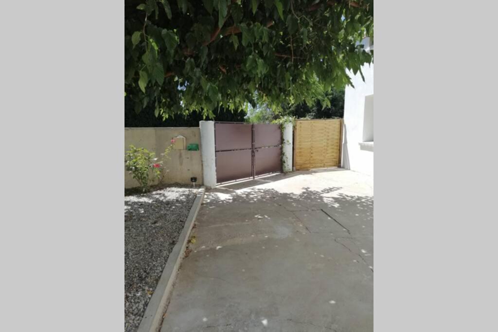 Charmant Appartement Avec Terrasse Pont-de-lʼIsère Екстериор снимка