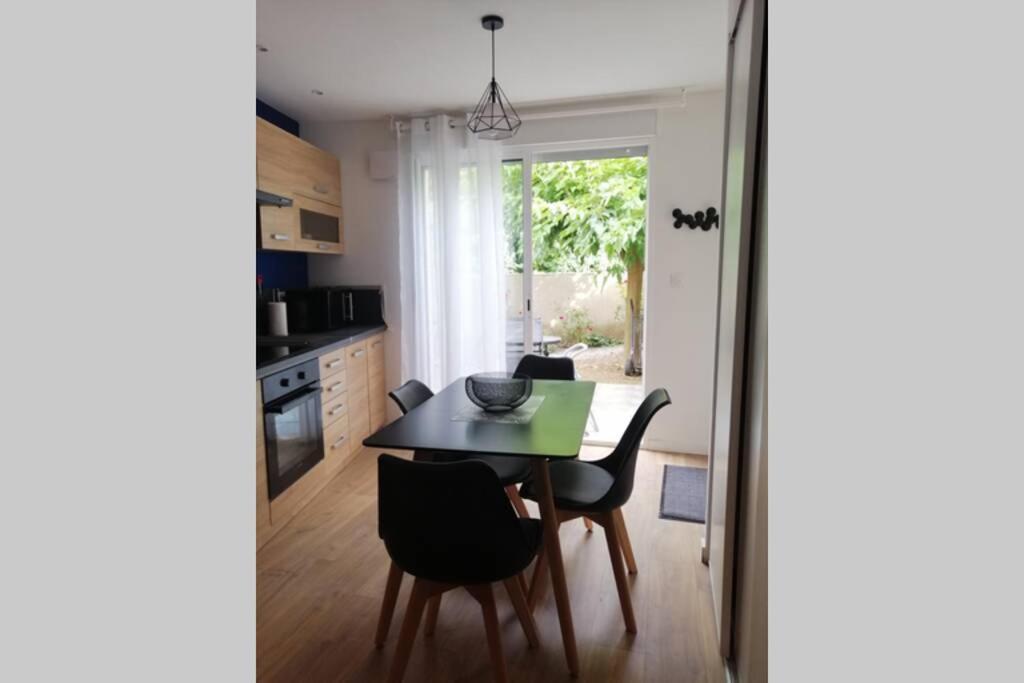 Charmant Appartement Avec Terrasse Pont-de-lʼIsère Екстериор снимка